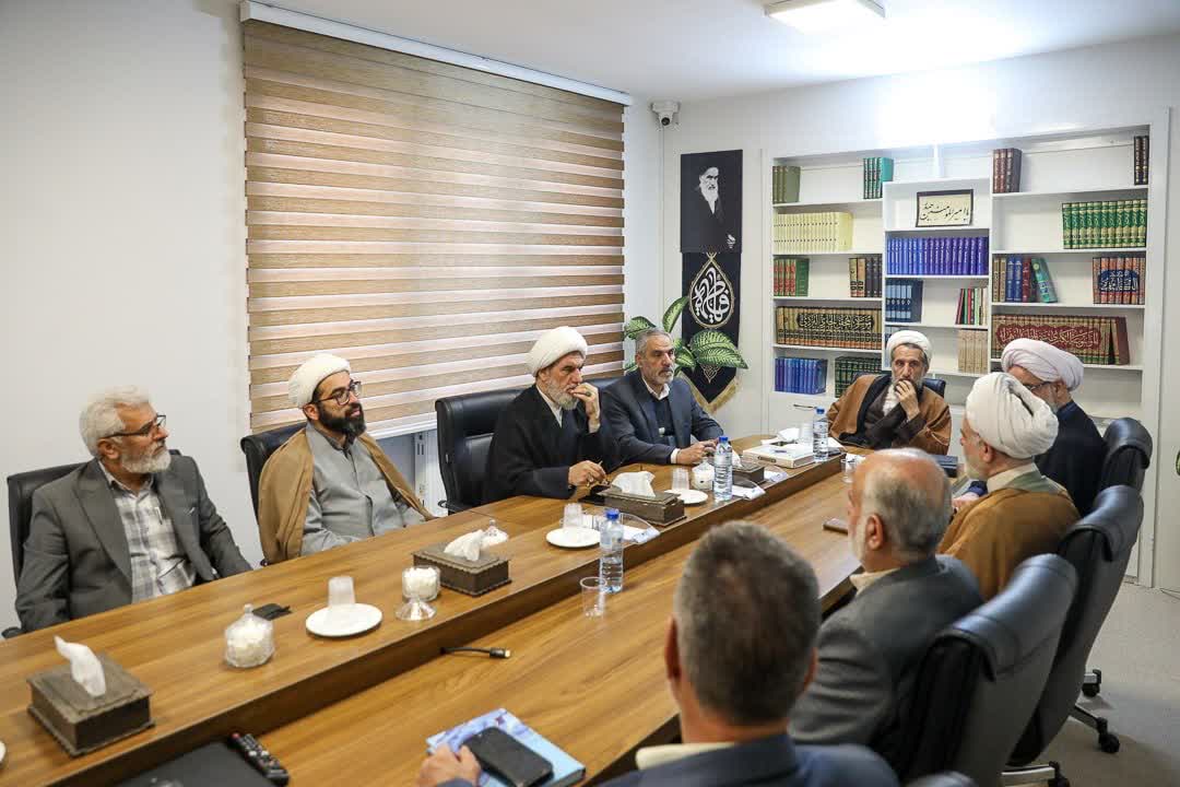 دیدار سرپرست ستاد امر به معروف و نهی از منکر کشور با نماینده ولی فقیه و ائمه جمعه شهرستان‌های استان قزوین